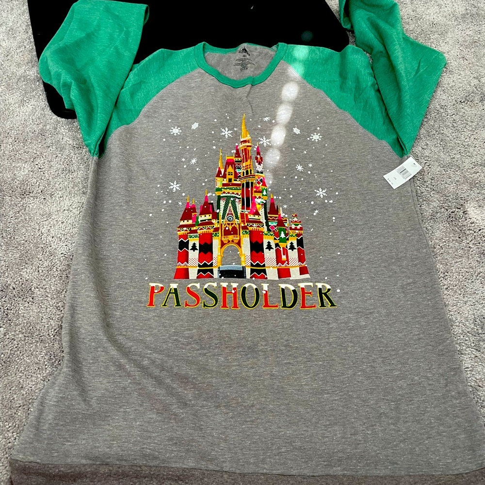 XXL Disney Passholder Sweatshirt